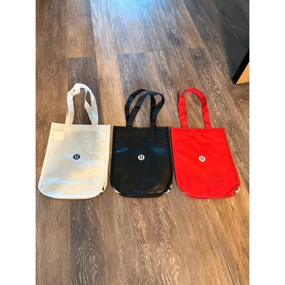 Lululemon reusable tote bags